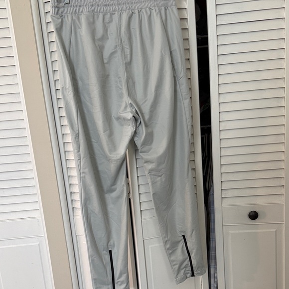 Reebok Light Gray Joggers with Black Accents - Picture 4 of 4